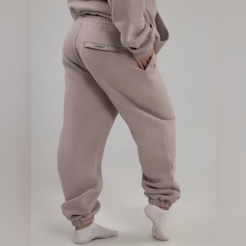 Comfrt Travel Essentials Sweat Pants. 
Colour: “Bark”
Size: 3XL